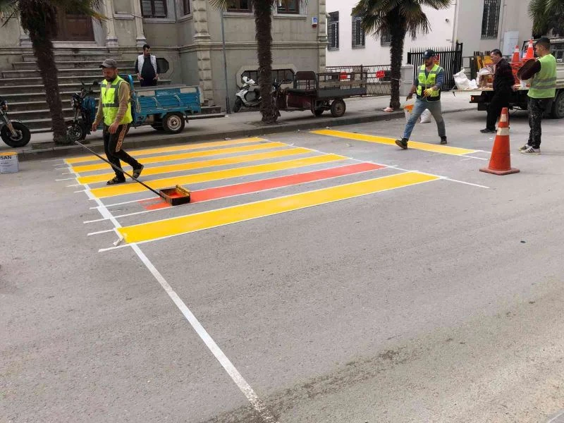 Sinop’ta yaya geçiş çizgileri yenilendi
