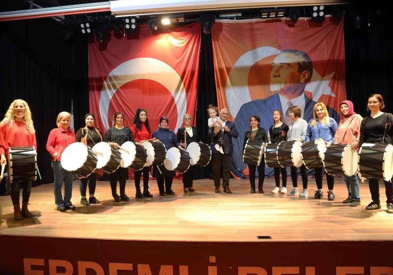 Mersinlileri sahura kadın Ramazan davulcuları uyandırdı
