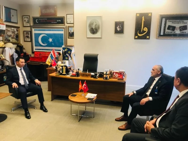 Kırgız Bakan Camankulov’dan Cumhurbaşkanı Başdanışmanı Topçu’ya ziyaret
