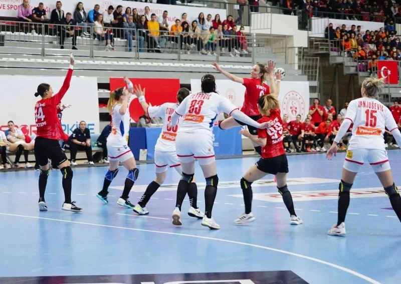 2022 Avrupa Şampiyonası Elemeleri: Türkiye: 30 - Sırbistan: 36