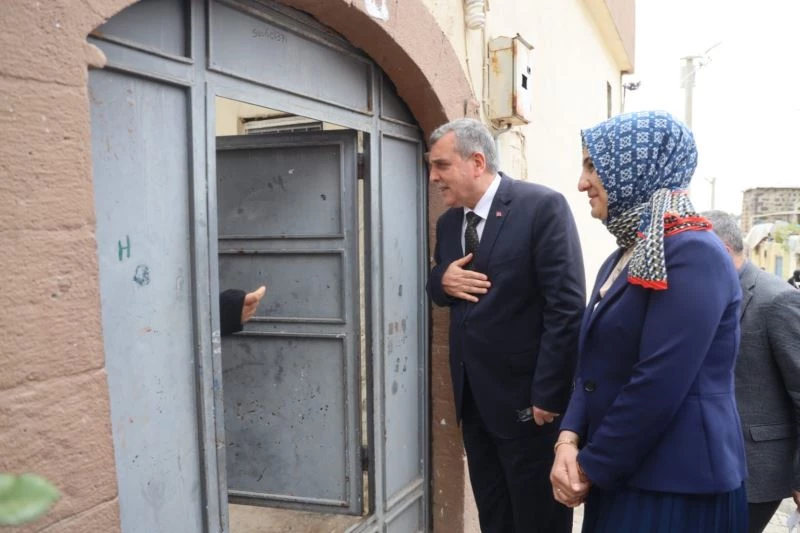 İftar öncesi kapı kapı dolaştı
