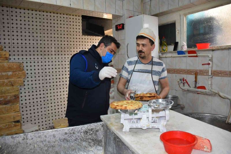 Zabıta ekipleri fırınları denetledi
