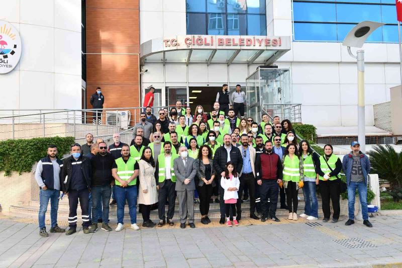 Başkan Gümrükçü, 200 kişilik ekiple temizliğe çıktı
