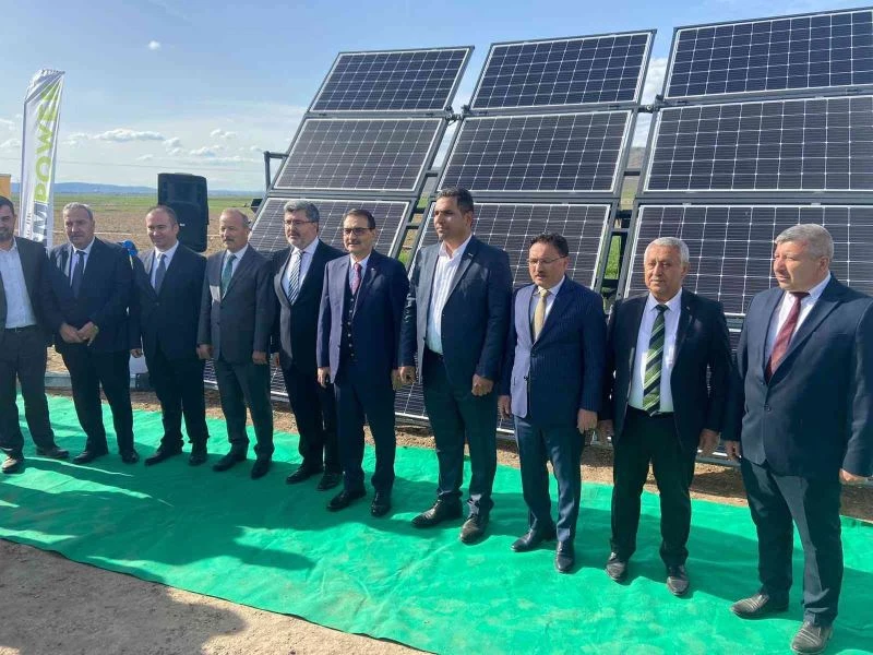 Bakan Dönmez yeni tasarlanan güneş enerji sistemini inceledi
