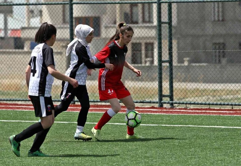 Büyükşehir Belediyesi Kadın Futbol Takımı’ndan 11 gollü galibiyet
