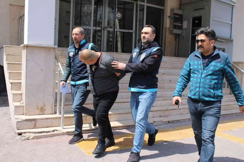 Kayseri’de sahte plaka imalathanesine operasyon
