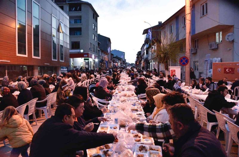 Pazaryeri’nde 4 bin vatandaş birlikte iftar açmanın mutluluğunu yaşadı
