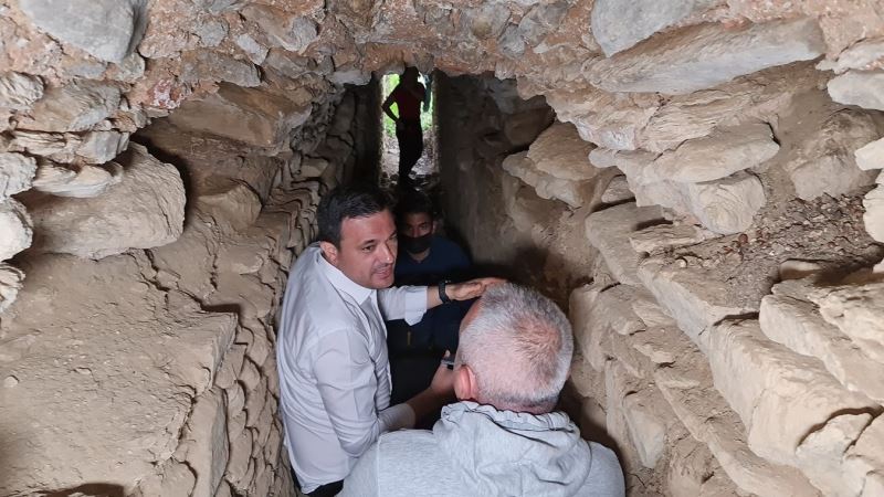 Antik kent Mastaura’da insan boyunda kanalizasyon sistemi bulundu
