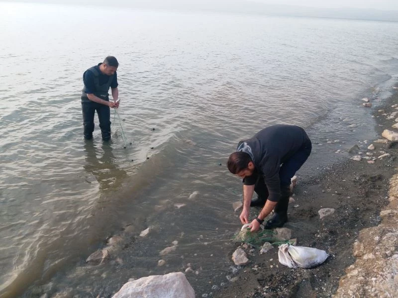 Erçek Gölü’ndeki inci kefali balıkları da korunuyor
