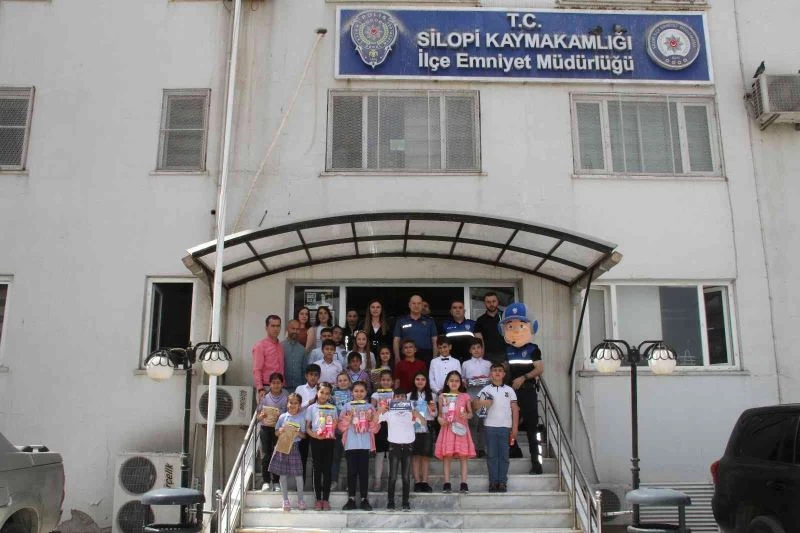 Silopi’de Emniyet Müdürünün koltuğuna çocuklar oturdu

