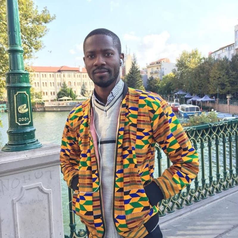 Afrikalı doktora öğrencisi yaptığı çevrimiçi yayımlarla dikkat çekiyor
