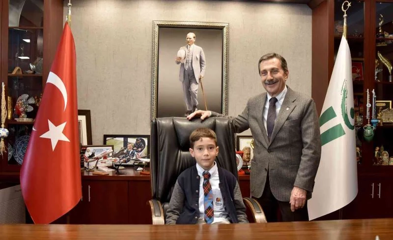 Başkan Ataç makamını çocuklara emanet etti
