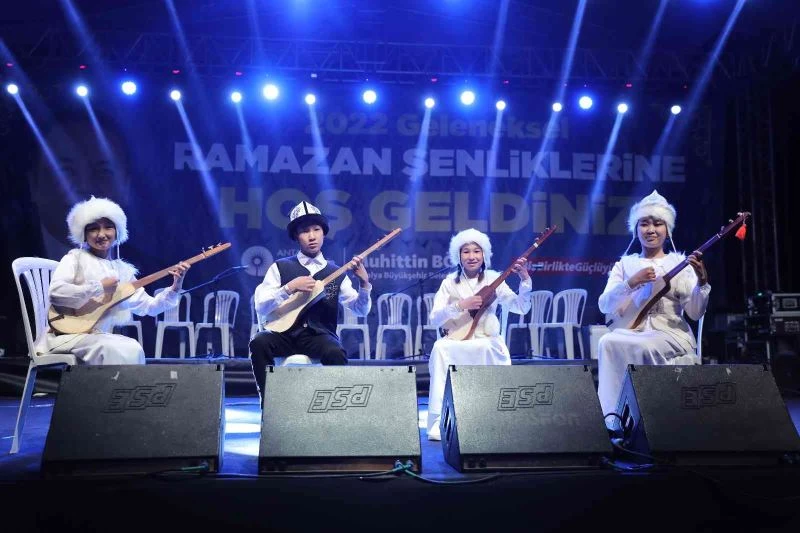 Ramazan Etkinliklerinde dünya çocuklarından gösteri
