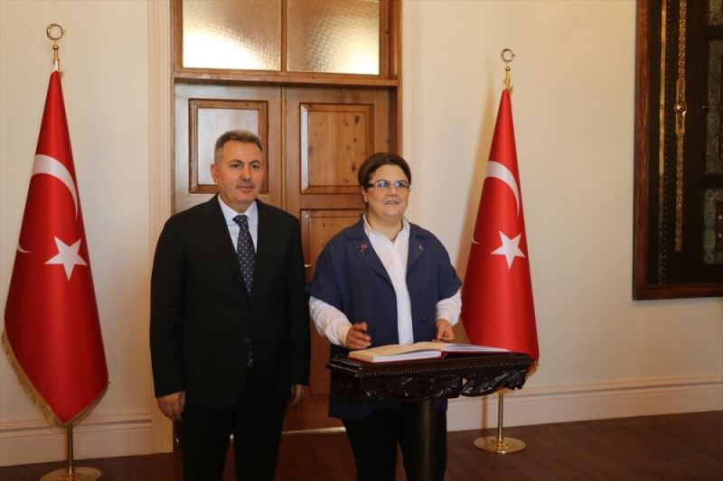 Aile ve Sosyal Hizmetler Bakanı Yanık, Adana