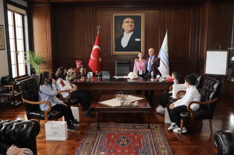 Başkan Akgün: “Türkiye’yi ileriye taşımak sizlerin milli görevidir”
