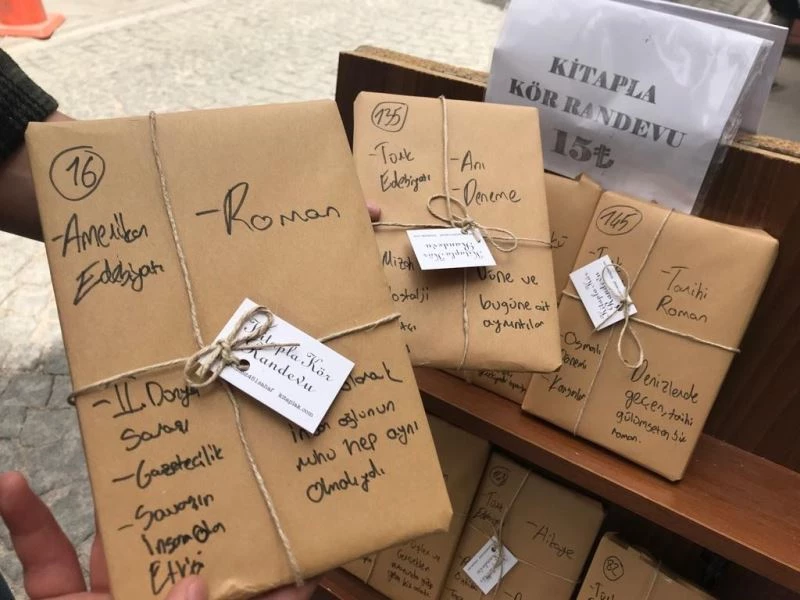Bu etkinlik sayesinde okurlar adını bilmediği kitaplarla buluşuyor
