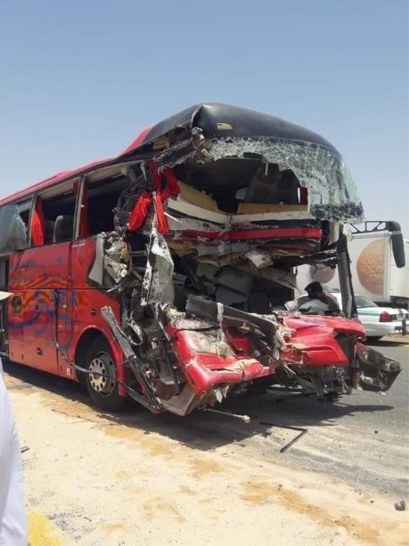 Suudi Arabistan’da otobüs kazası: 8 ölü
