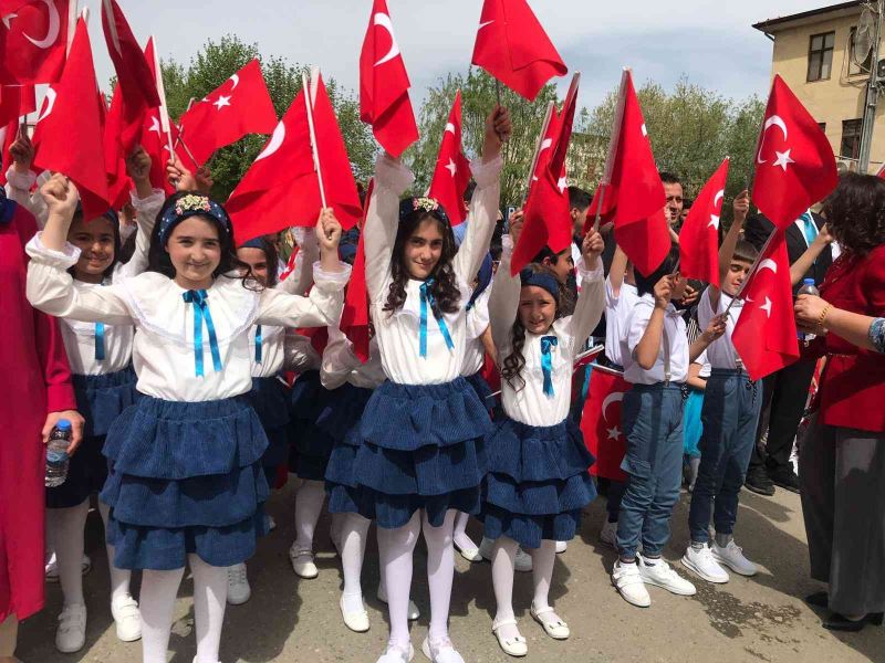 Iğdır’da 23 Nisan Ulusal Egemenlik ve Çocuk Bayramının 102. yıl dönümü kutlandı
