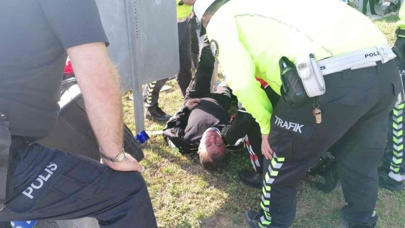 ’Dur’ ihtarına uymayan sürücüyü kovalayan trafik polisi ölümden döndü
