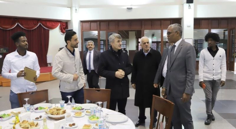 Sudan Büyükelçiliği ataşeleri DPÜ’nün iftarına katıldı
