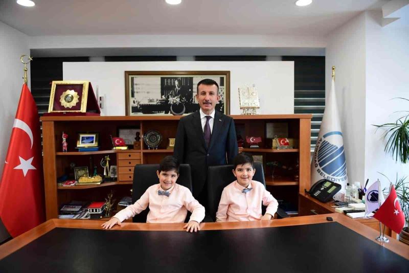 Altındağ Belediye Başkanı Balcı, makamını çocuklara devretti
