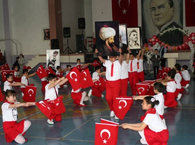 Miniklerin ’23 Nisan’ adlı koreografi gösterisi büyük beğeni topladı
