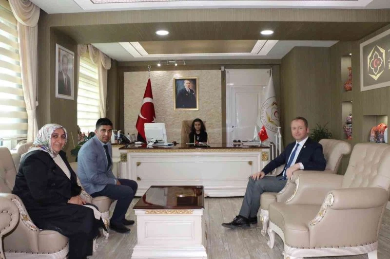 Hizan Kaymakamı Muhammed İkbal Yelek, Koltuğunu Elif Ercik’e bıraktı
