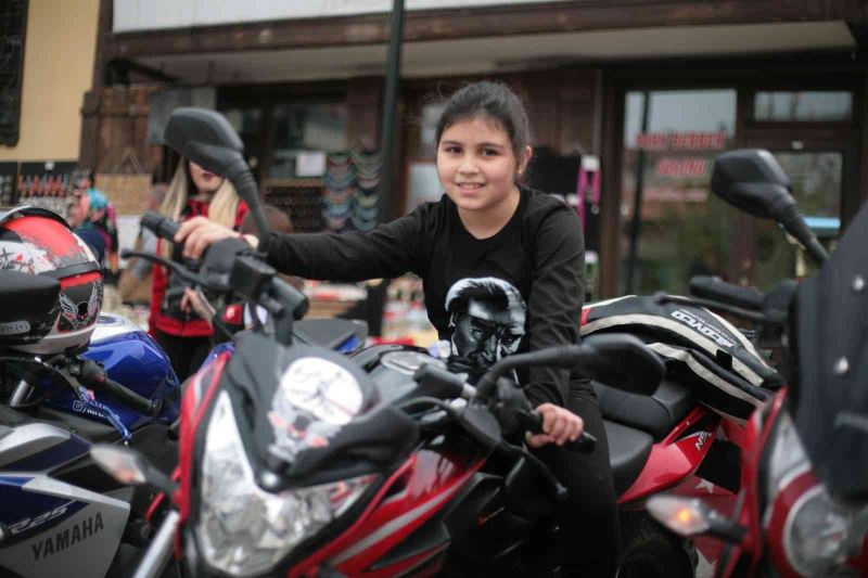 Eskişehirli motosiklet tutkunları 23 Nisan’ı kutladı
