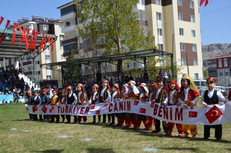 Darende’de 23 Nisan coşkusu
