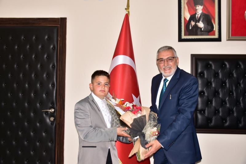 Başkan Bozkurt makamını çocuklara emanet etti
