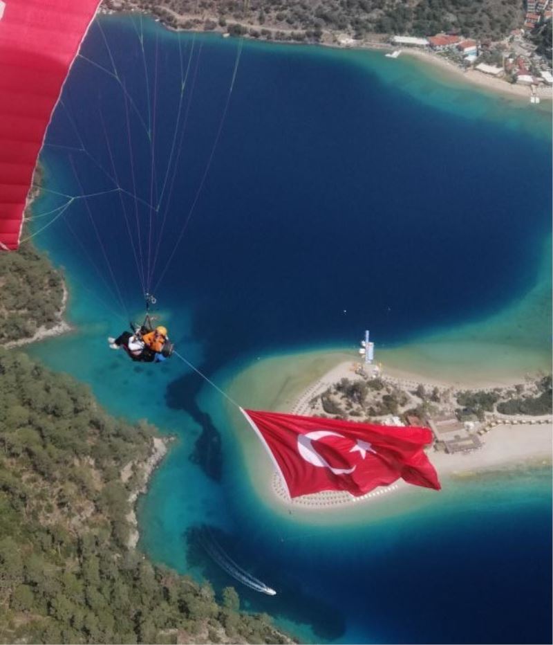 23 Nisan’da 1200 metre yükseklikte Türk bayrağı açtılar
