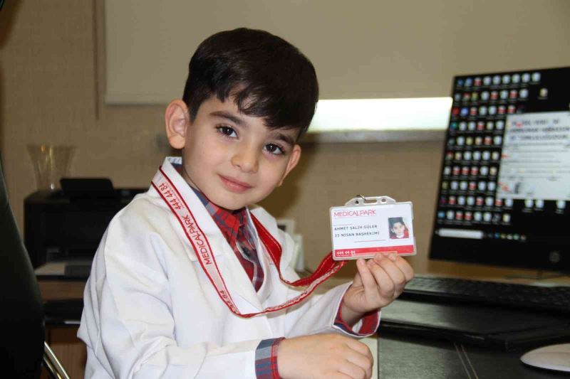 Çok sevdiği Medical Park Hastanesinde bir günlüğüne başhekim oldu
