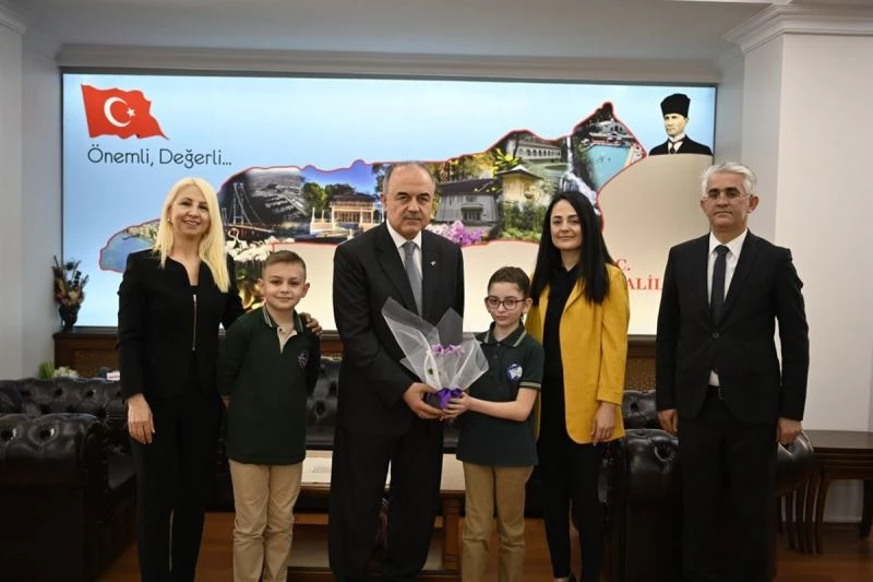 Yalova’da vali koltuğuna oturan çocukların ilk gündemi kentsel dönüşüm
