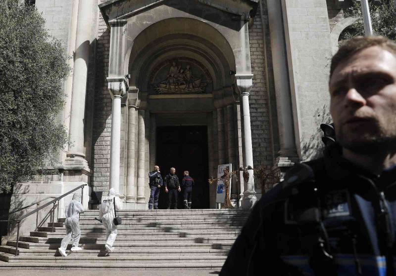 Fransa’da kilisede rahibe bıçaklı saldırı: 2 yaralı

