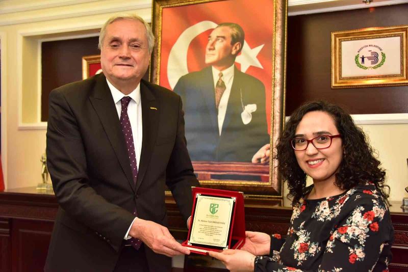 Başkan Bakkalcıoğlu’na ’Onursal Üyelik Belgesi’
