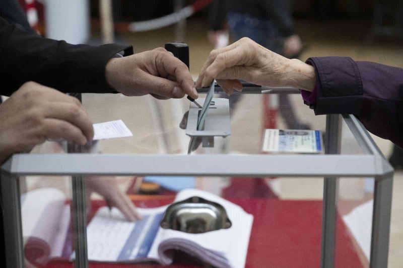 Fransa’da 17.00 itibariyle seçime katılım oranı yüzde 63,23 oldu
