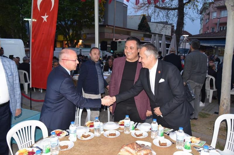 AK Parti Bursa İl Başkanı Gürkan: “Bursa’da çalınmadık kapı, sıkılmadık el bırakmıyoruz