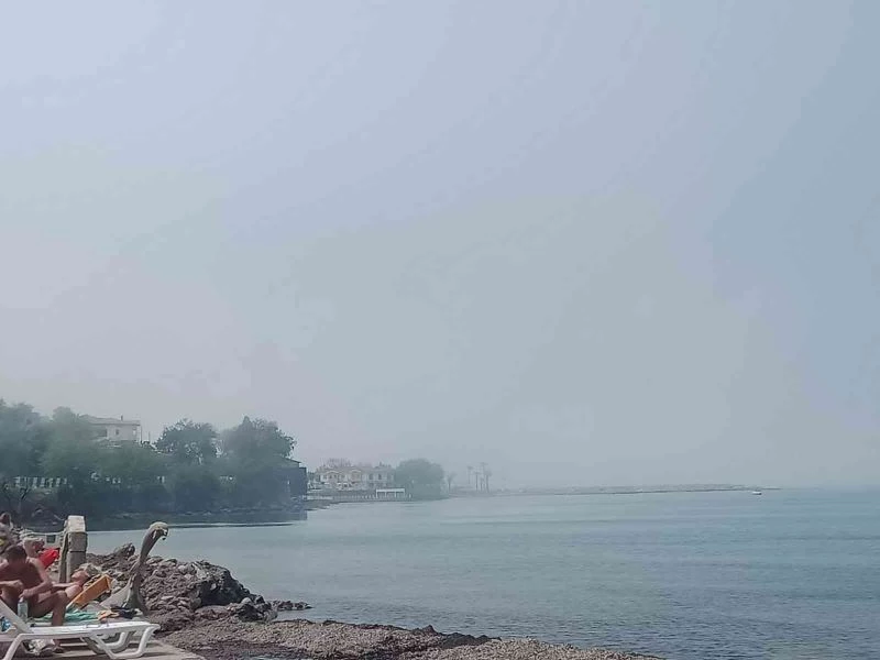 Denizin üzerindeki toz taşınımı yangın ihbarı yağmasına neden oldu
