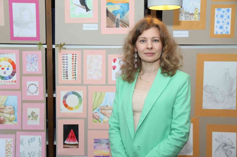 Rusyalı sanatçının öğrencilerinden sanat sergisi
