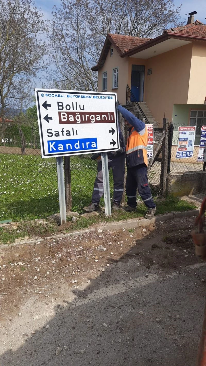 İşaret ve yönlendirme levhaları yenileniyor
