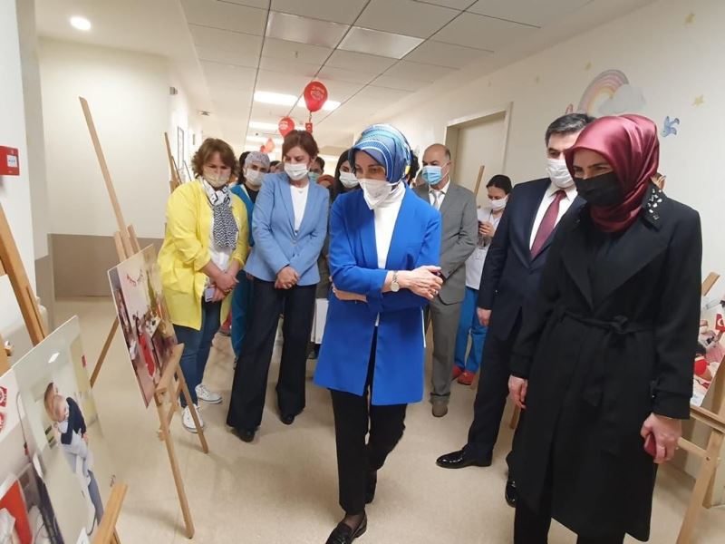 Göztepe Prof. Dr. Süleyman Yalçın Şehir Hastanesi’nde tedavi gören öğrencilere moral veren ziyaret
