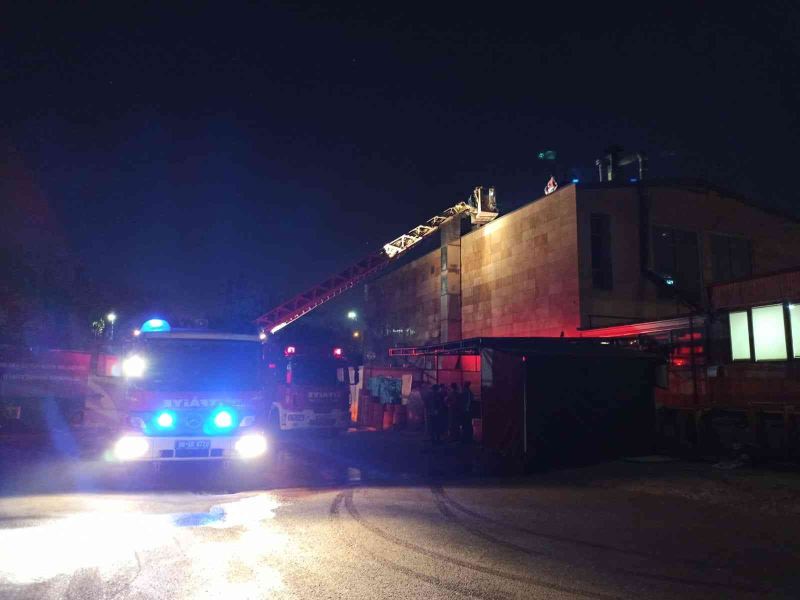 Ankara’da restoranın bacasında çıkan yangın paniğe neden oldu
