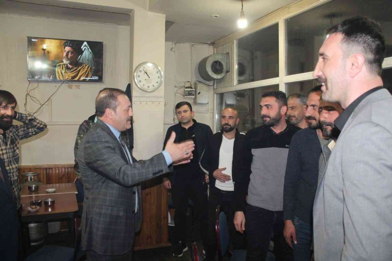 MHP il Başkanı Karataş iftar sonrası Şükrü Paşa’da esnaf ve vatandaşlarla bir araya geldi
