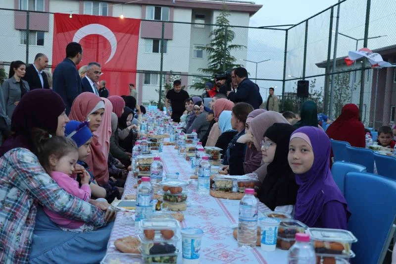 Savaş mağduru Tatar Türklerine iftar
