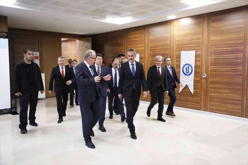 Bakan Özer: “Bartın Üniversitesi bölgeyi önceleyen bir anlayışla önemli başarılara imza atmaktadır