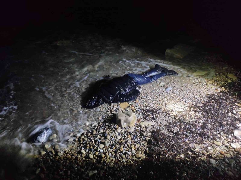 Kuşadası’nda kıyıya vurmuş erkek cesedi bulundu
