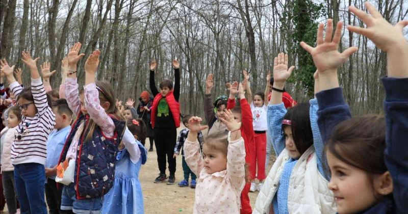 Anne ve çocuklar Ormanya’da
