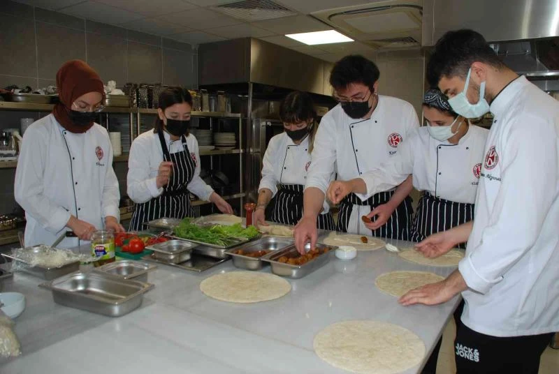 Aşçılık programı öğrencileri, vegan mutfağını ustasından öğrendi
