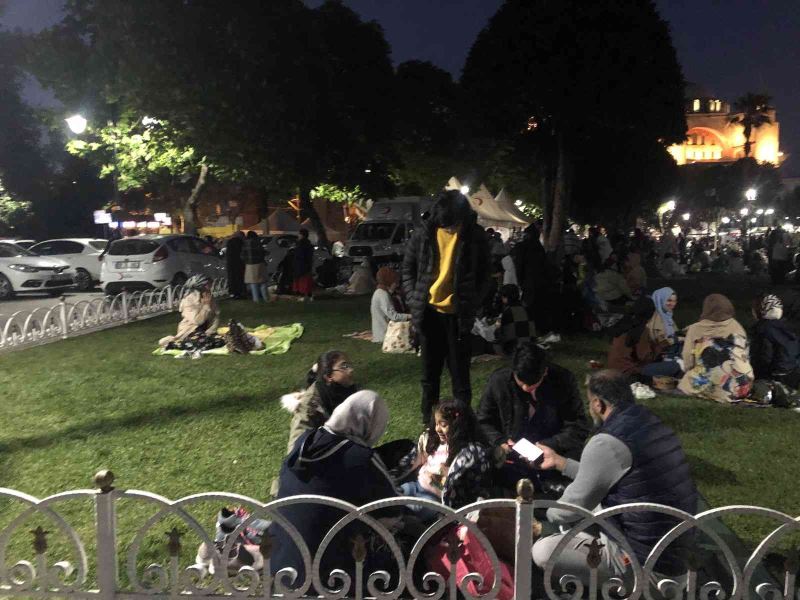 Ayasofya-i Kebir Camii Şerifi, Kadir Gecesi’nde dolup taştı
