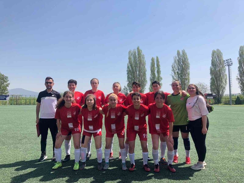 Bilecikspor Kadın Futbol Takımı gollerine devam ediyor
